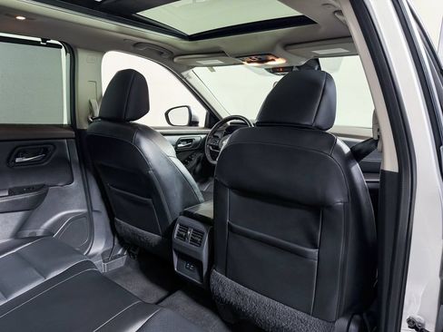 Certified 2022 Nissan Rogue SV w/ SV Premium Package AWD/4WD image 44