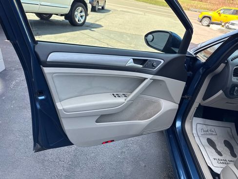 Used 2016 Volkswagen Golf S FWD image 14