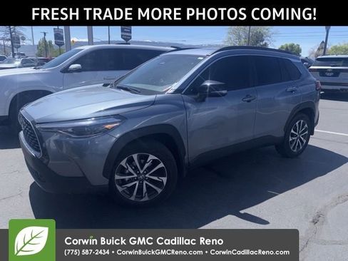 Used 2025 Toyota Corolla Cross XLE w/ Convenience Package image 2