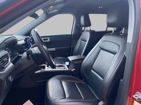 Certified 2023 Ford Explorer XLT w/ Equipment Group 202A image 9