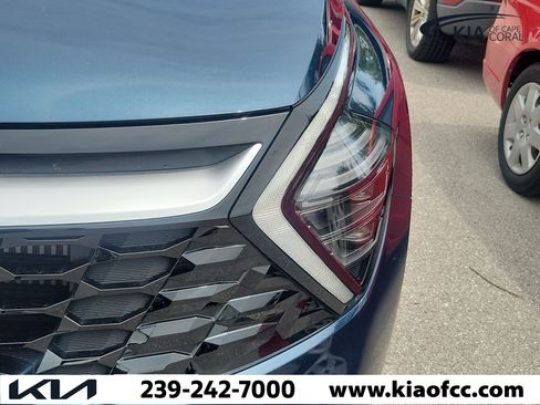 Certified 2025 Kia Sportage EX w/ EX Premium Package AWD/4WD image 6