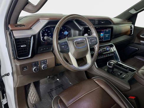 Used 2022 GMC Sierra 1500 Denali w/ Technology Package AWD/4WD image 9