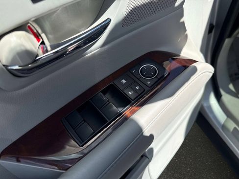 Used 2011 Lexus RX 350 2WD w/ Premium Pkg image 18