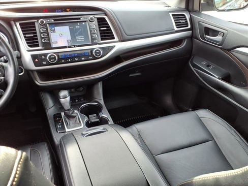 Used 2017 Toyota Highlander XLE image 15