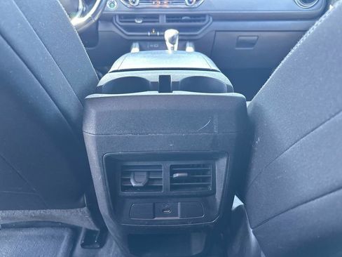 Used 2023 Chevrolet Colorado LT RWD image 14
