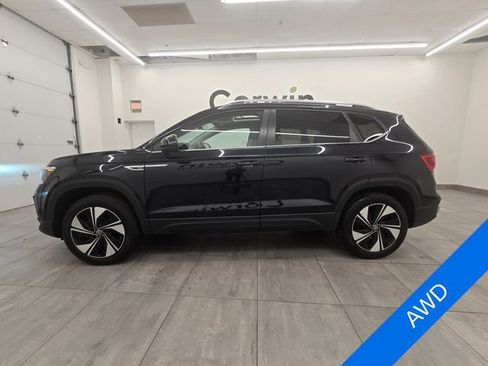 Used 2024 Volkswagen Taos SE AWD/4WD image 2