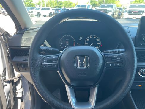 Used 2025 Honda CR-V LX image 11