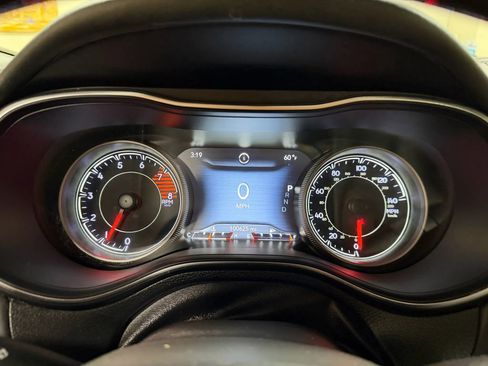 Used 2019 Jeep Cherokee Overland w/ Technology Group image 44