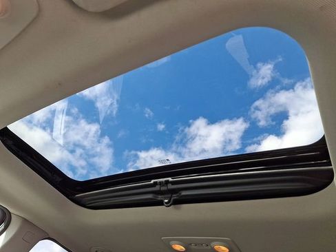 Used 2017 Chevrolet Traverse LT image 19