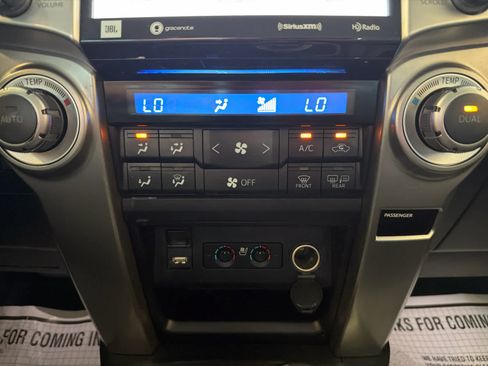Used 2022 Toyota 4Runner Limited AWD/4WD image 44