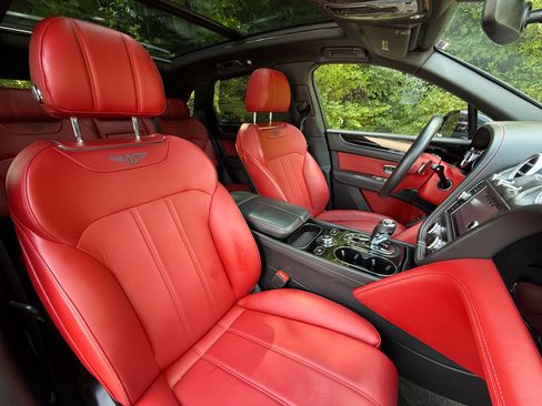 Used 2018 Bentley Bentayga AWD/4WD image 12