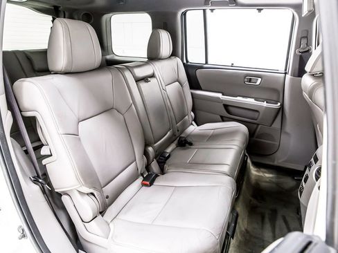 Used 2014 Honda Pilot Touring image 32