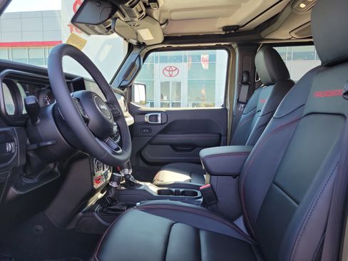 Used 2025 Jeep Wrangler Unlimited Rubicon w/ XTREMEE 35" Tire Package image 14