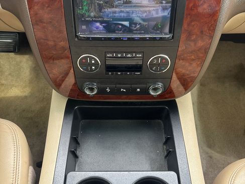 Used 2010 Chevrolet Tahoe LT RWD image 16