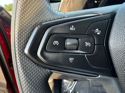 Used 2025 Chevrolet Trax LT FWD image 15