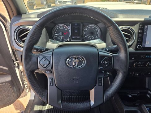 Used 2020 Toyota Tacoma TRD Sport w/ TRD Premium Sport Package AWD/4WD image 25