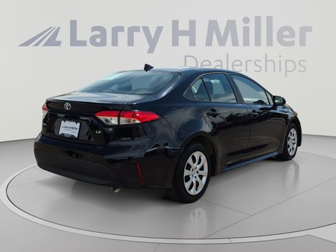 Certified 2025 Toyota Corolla LE FWD image 5