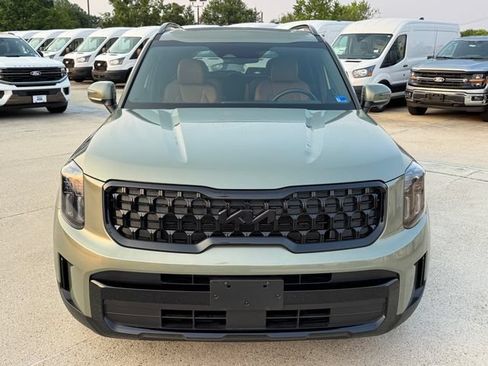 Used 2025 Kia Telluride AWD image 2