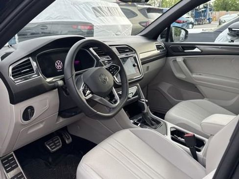 Used 2023 Volkswagen Tiguan SE R-Line FWD image 6