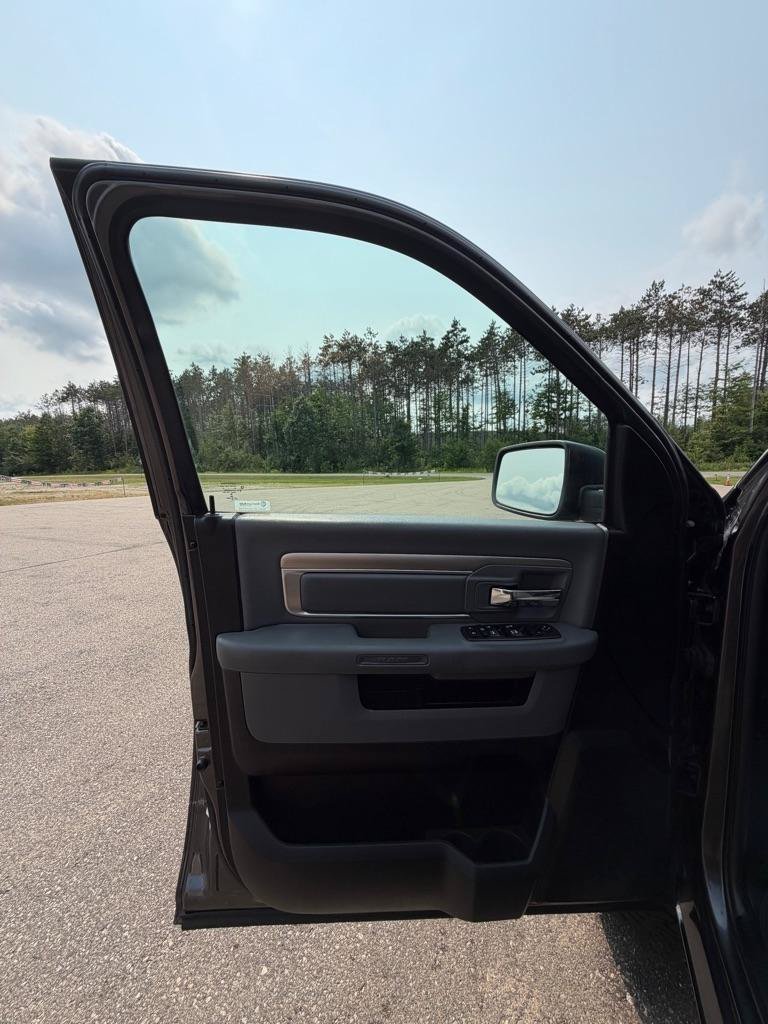 Used 2018 RAM 1500 Classic SLT AWD/4WD image 13