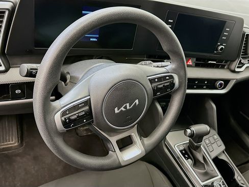 Used 2025 Kia Sportage LX image 18