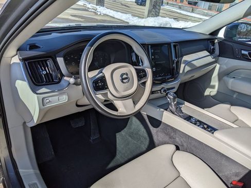 Used 2019 Volvo XC60 T5 Inscription image 8