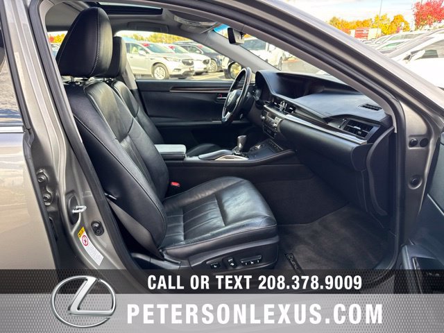 Used 2016 Lexus ES 300h w/ Luxury Package w/Wood Trim FWD image 13