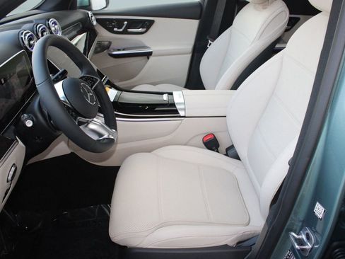 Used 2026 Mercedes-Benz GLC 300 image 5