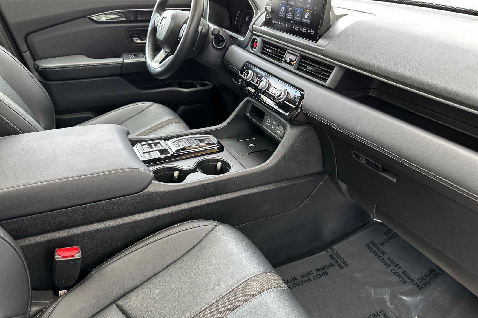 Used 2025 Honda Pilot Touring image 17