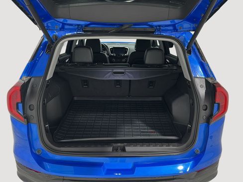 Used 2024 GMC Terrain SLT w/ Elevation Edition image 20