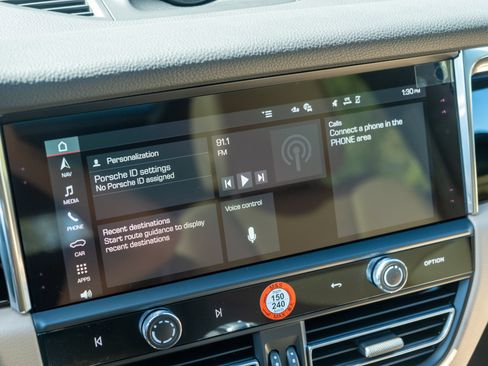 Certified 2026 Porsche Macan AWD/4WD image 20