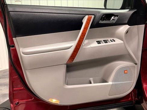 Used 2010 Toyota Highlander Limited image 23