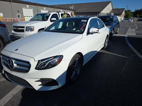 Used 2017 Mercedes-Benz E 300 4MATIC image 1