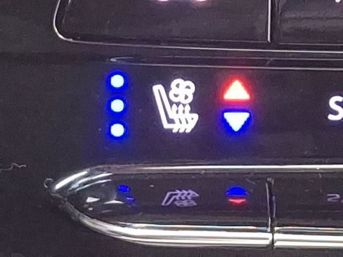 Certified 2022 Buick Envision Avenir w/ Technology Package II image 26