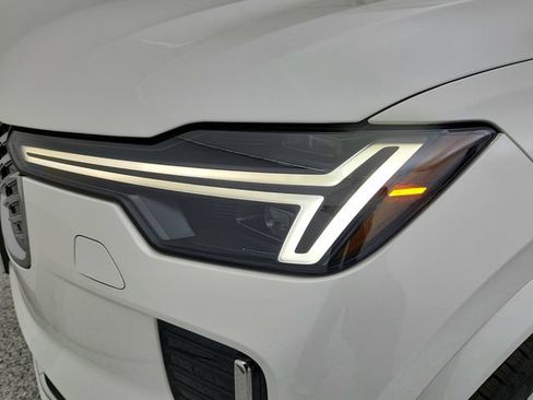 New 2025 Volvo XC90 B6 Plus w/ Protection Package Premier image 31