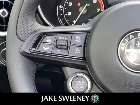 Used 2023 Alfa Romeo Stelvio Ti image 17