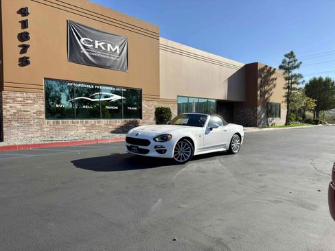 Used 2017 FIAT 124 Spider Lusso image 2