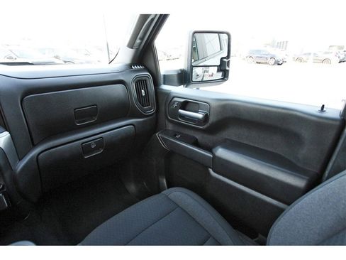 Used 2025 Chevrolet Silverado 2500 Custom w/ Custom Value Package image 8