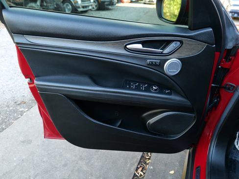 Used 2018 Alfa Romeo Stelvio Ti Sport image 13