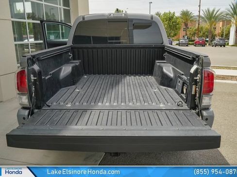 Used 2021 Toyota Tacoma TRD Off-Road w/ Technology Package RWD image 29