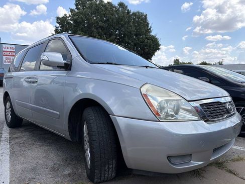 Used 2011 Kia Sedona LX FWD image 2