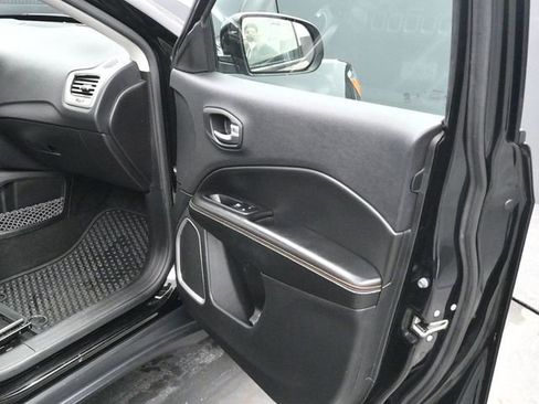 Used 2019 Jeep Compass Latitude w/ Popular Equipment Group image 10