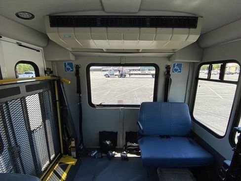 Used 2014 Ford F550 2WD Regular Cab Super Duty image 40