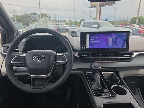 Used 2026 Toyota Sienna XSE FWD image 14