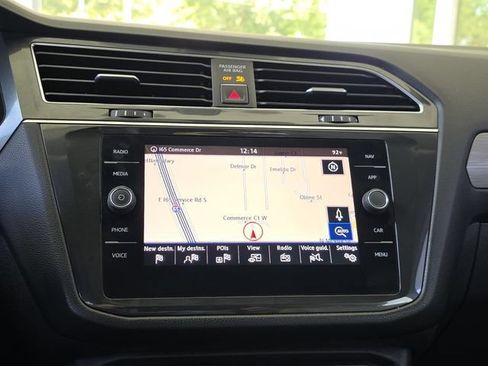 Used 2018 Volkswagen Tiguan SEL FWD image 16