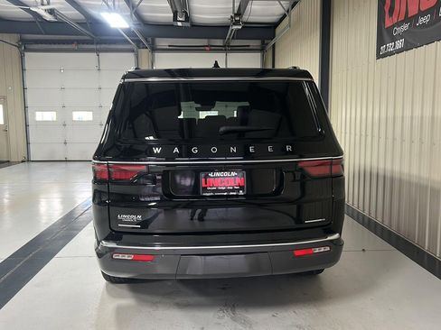 Used 2022 Jeep Wagoneer Series II image 3