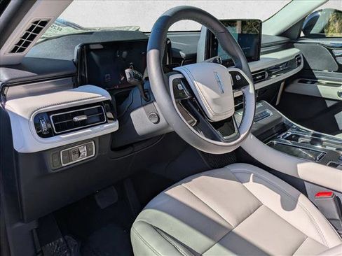 New 2026 Lincoln Aviator 2WD image 3