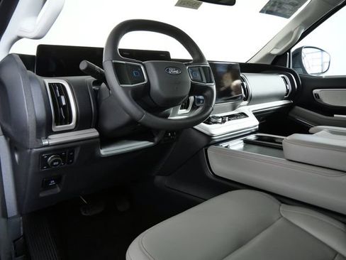 Certified 2025 Ford Expedition Active AWD/4WD image 13
