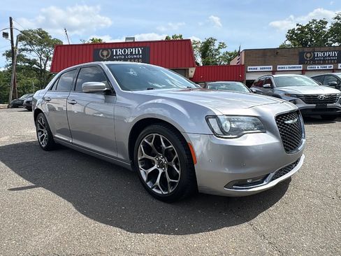 Used 2018 Chrysler 300 S w/ 300S Premium Group RWD image 3