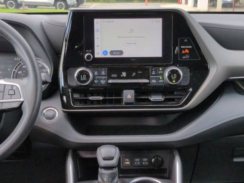 Used 2023 Toyota Highlander L FWD image 18